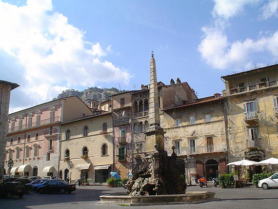 Tagliacozzo Piazza Dell'Obelisco